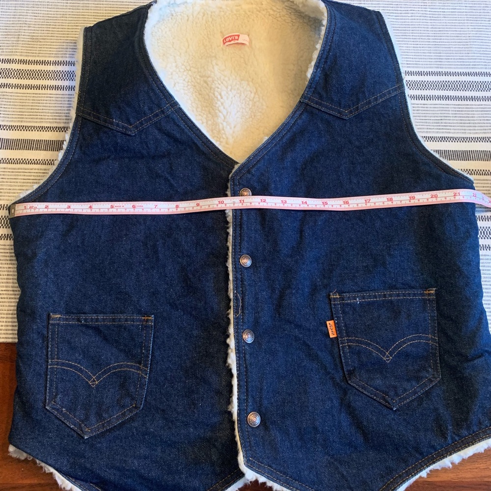 Men’s Levi’s denim faux shearling lined vest size Large